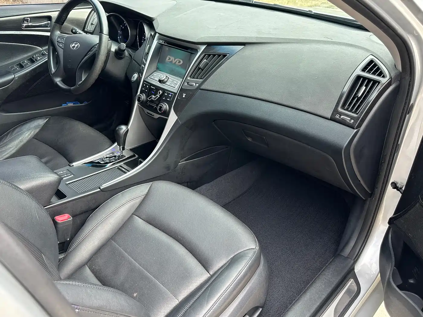 Hyundai Sonata 2011 2.0L Auto Premium Edition фото 14