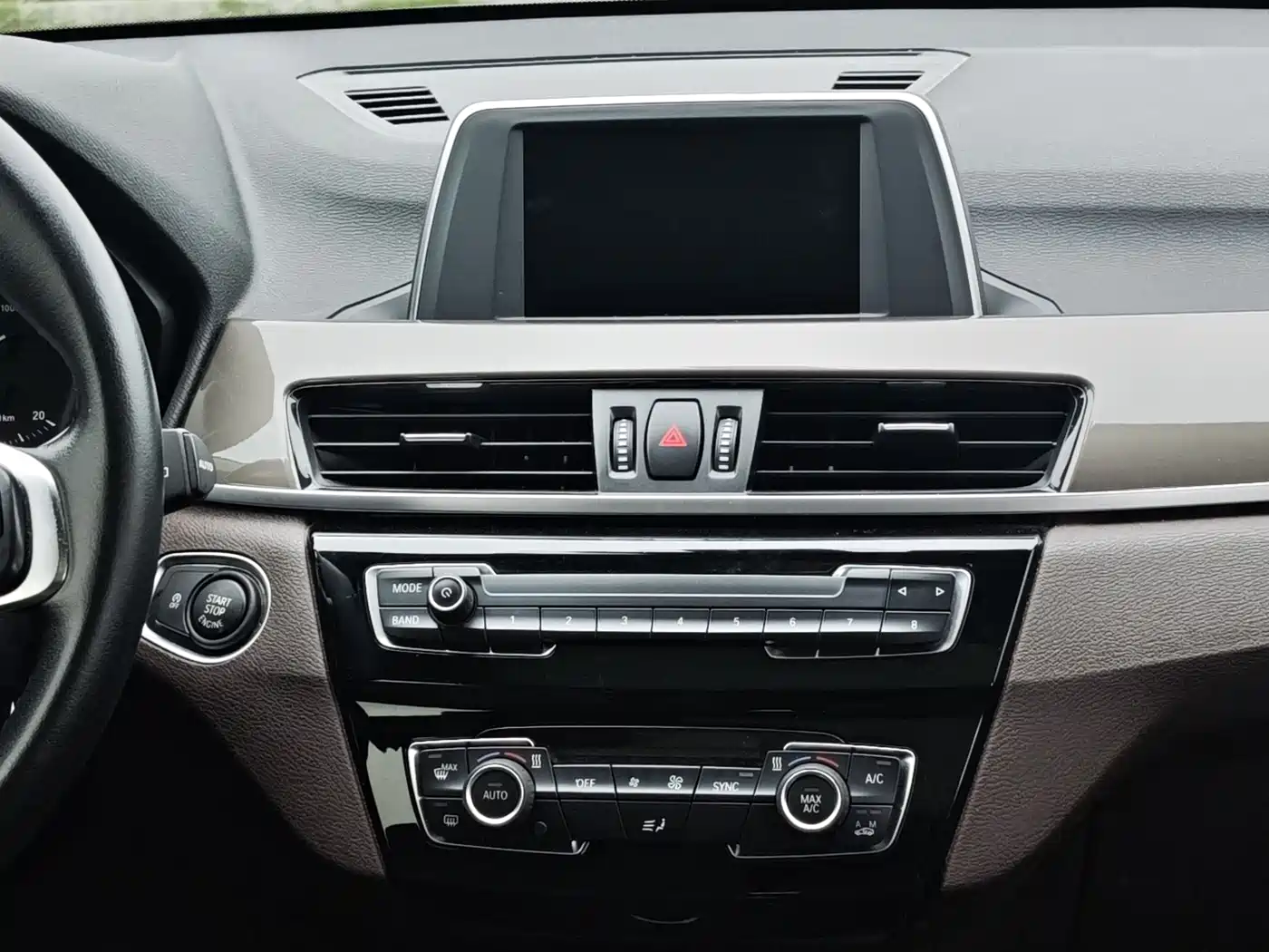 BMW X1 2018 sDrive18Li Premium Model фото 5