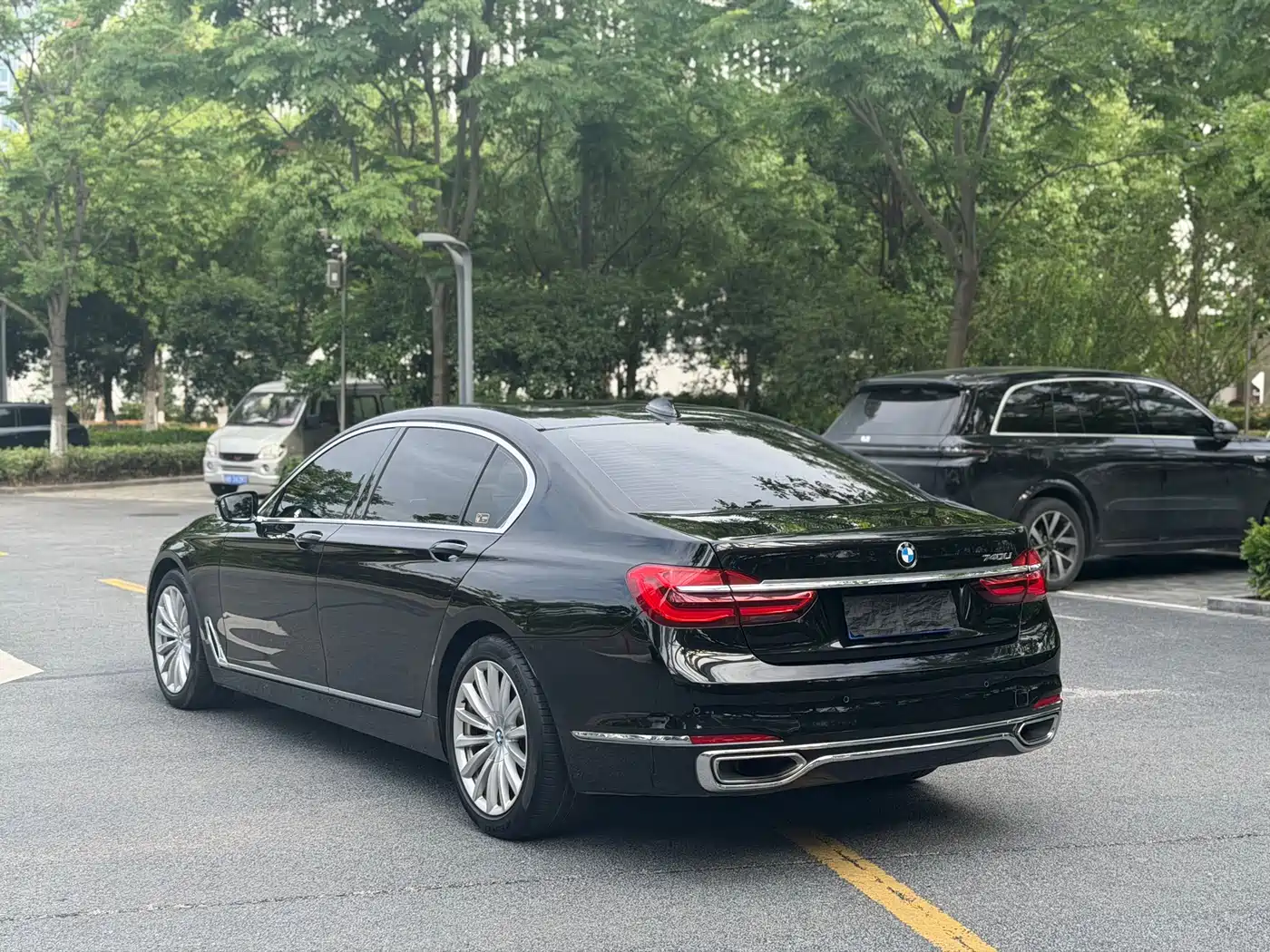 BMW 7 Series 2016 740Li Leading Edition фото 17