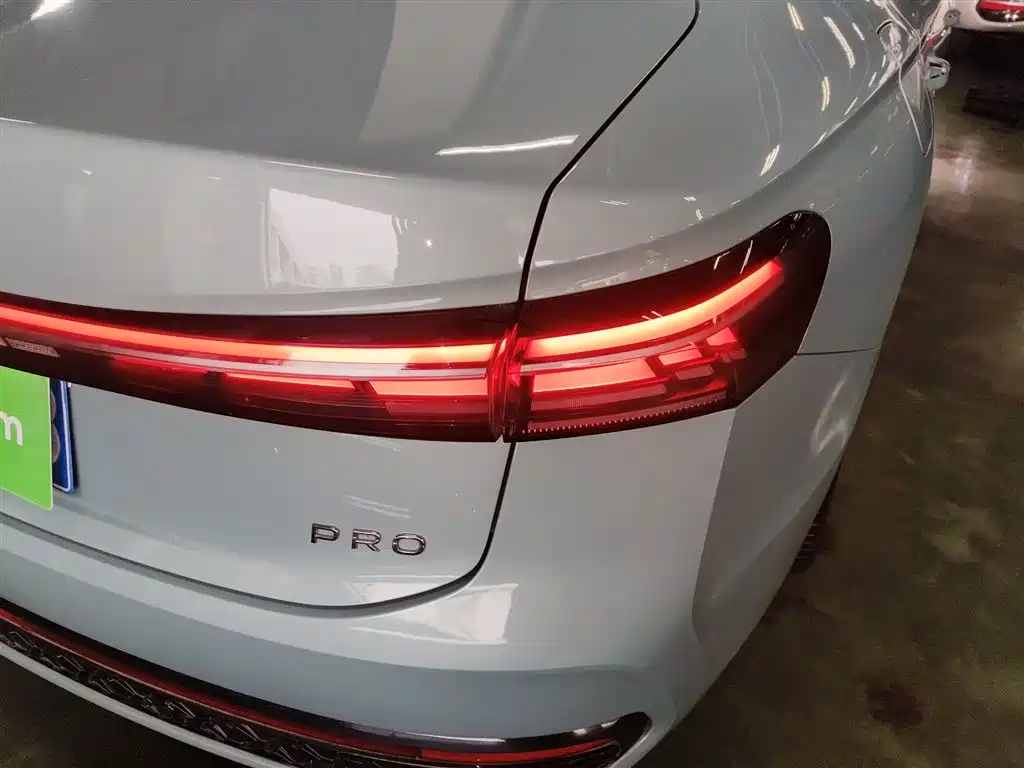 Volkswagen Passat 2025 Pro 380TSI Starlight Dragon Glory Edition фото 8