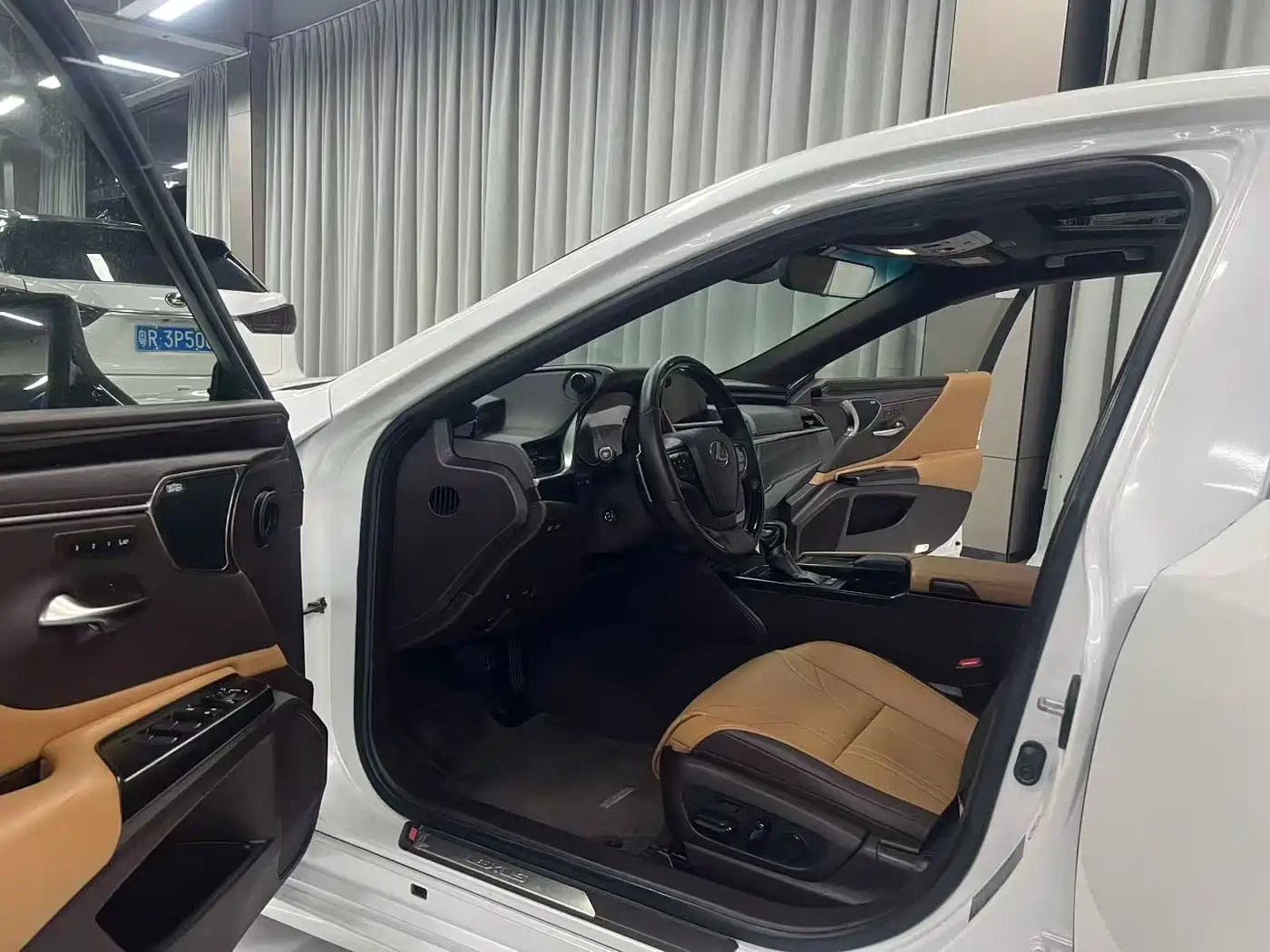 Lexus ES 2018 300h Executive Edition China V фото 4