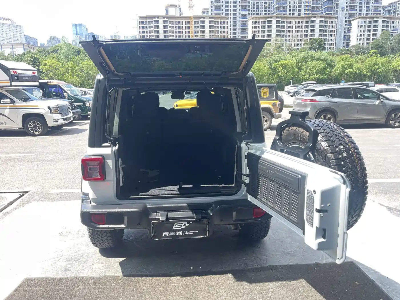Jeep Wrangler 2025 2024 Model 2.0T Sahara Four-Door Version