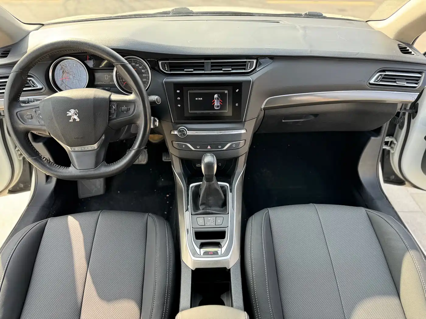 Peugeot 408 2016 1.6T Automatic Luxury Edition фото 5