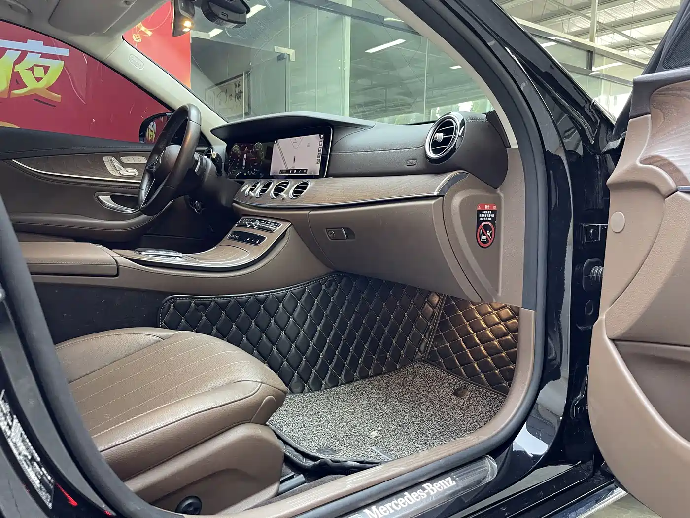 Mercedes-Benz E-Class New Energy 2022 E 350 e L Plug-in Hybrid Sedan фото 11