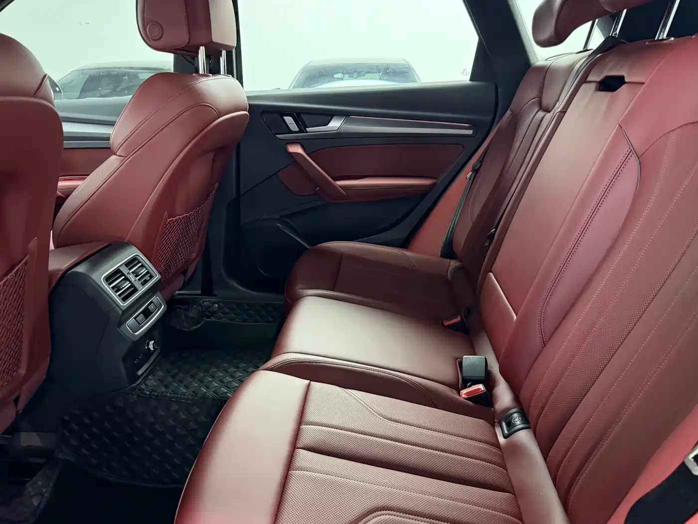 Audi Q5L 2024 Model 40 TFSI Luxury Dynamic фото 9