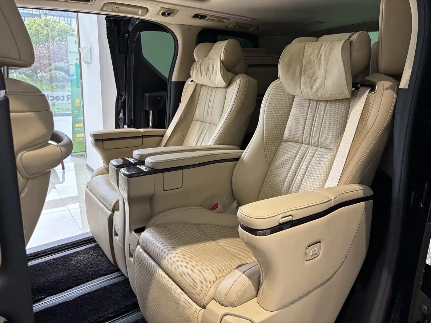Toyota Vellfire 2021 Crown Hybrid 2.5L HV Premium Edition фото 15