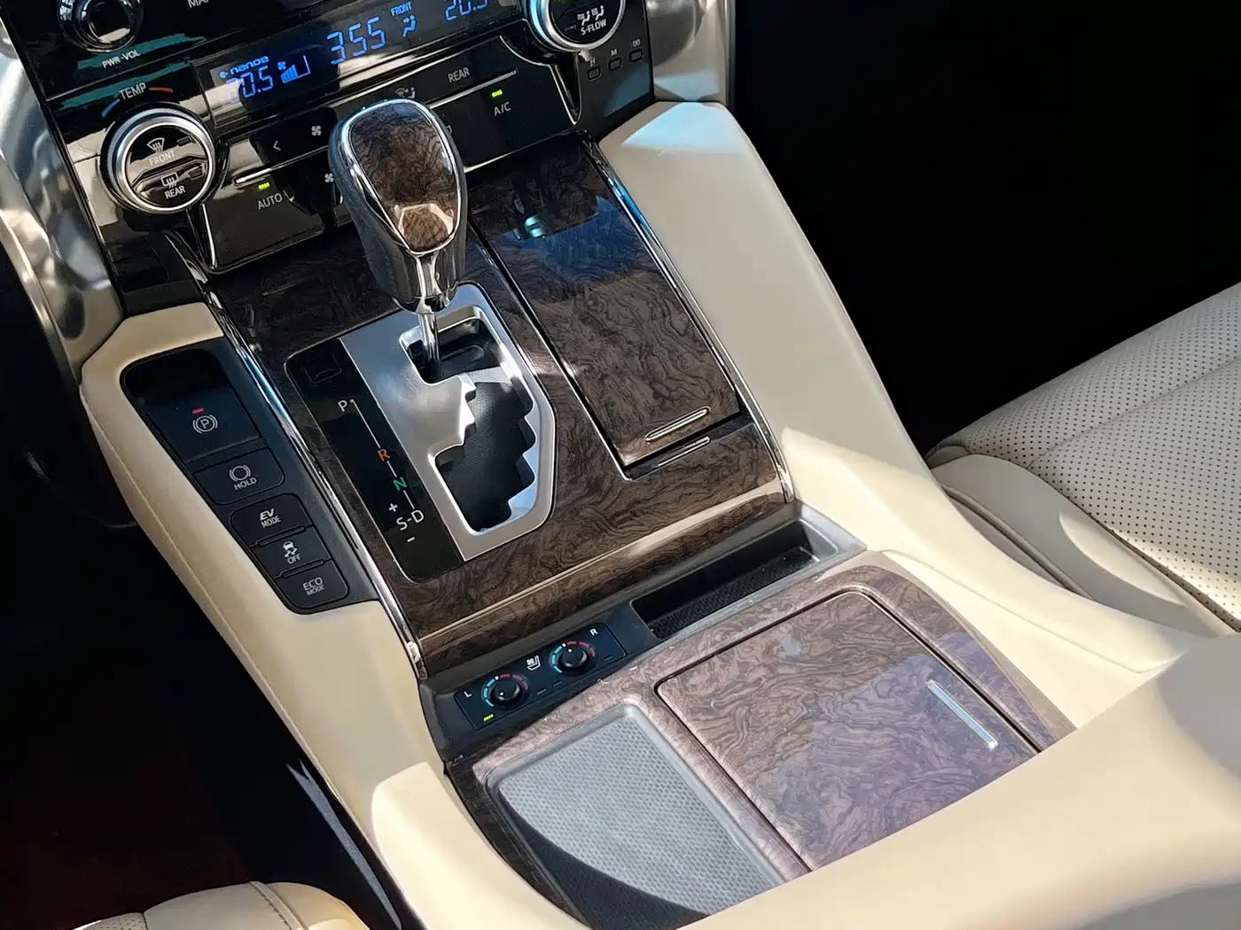Toyota Alphard 2020 Hybrid 2.5L Premium Edition фото 11