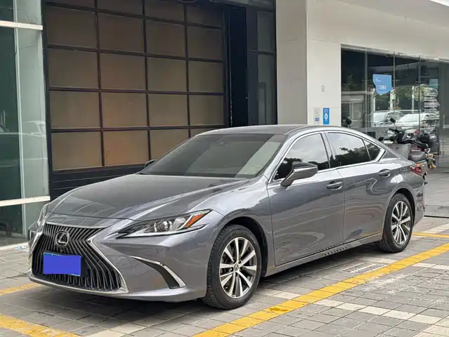 Lexus ES 2021