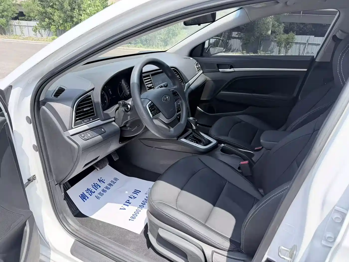 Hyundai Elantra 2018 1.6L Automatic 15th Anniversary Special Edition фото 3