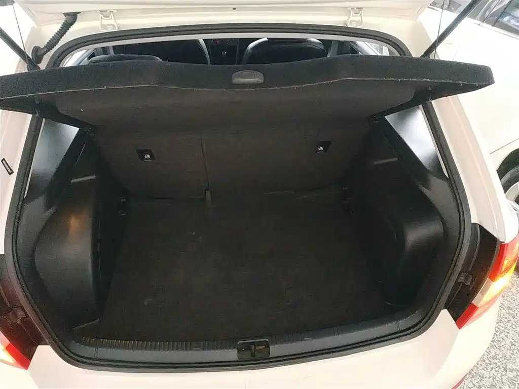 Škoda Skoda Rapid Spaceback 2019 Facelift 1.5L Automatic Comfort Version China V фото 15