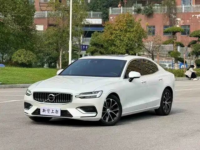 Volvo S60 2023 B4 Smart Comfort Luxury Edition