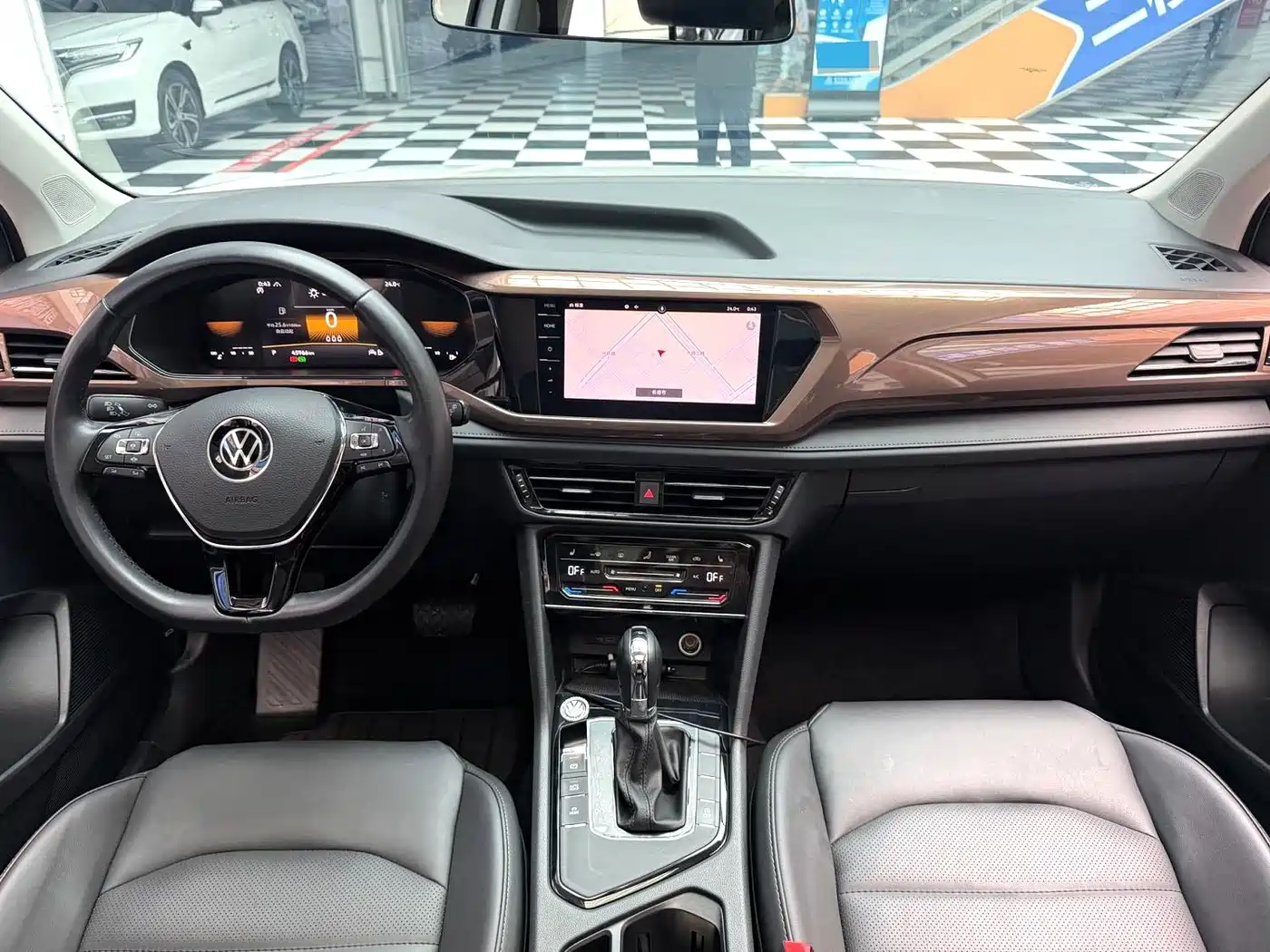 Volkswagen Tharu, миниатюра 8