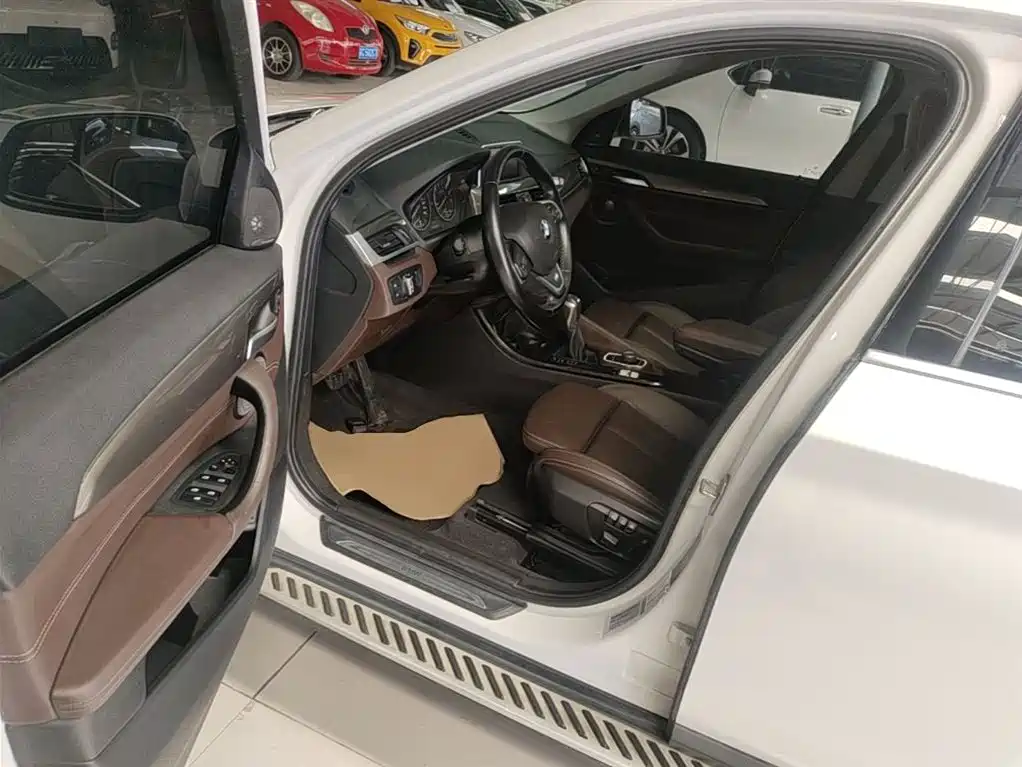 BMW X1 2016 sDrive18Li Luxury Model фото 16