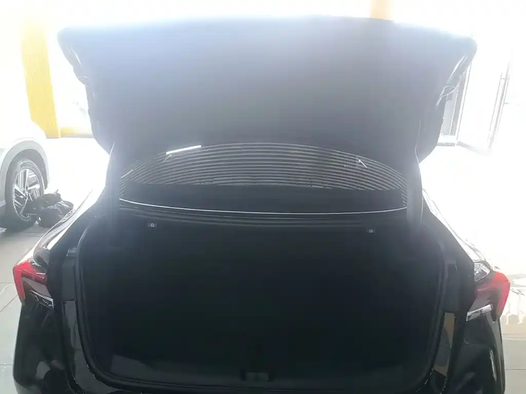 Buick LaCrosse 2025 2025 Model 28T Platinum Edition