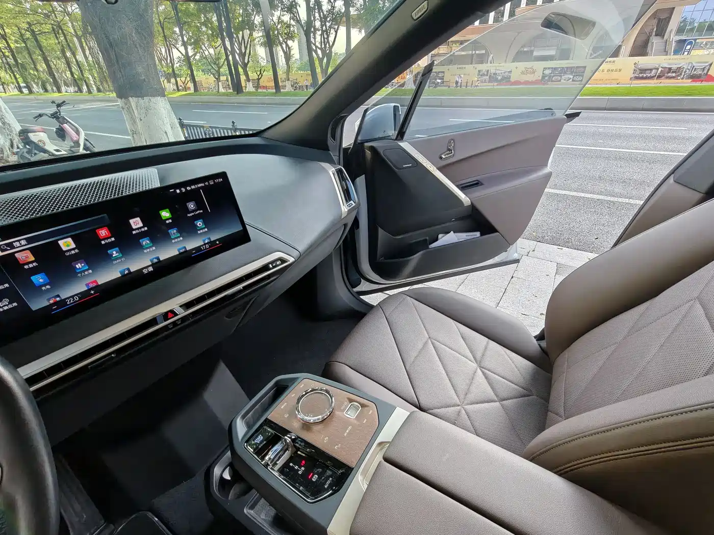 BMW iX 2022 xDrive40 фото 13