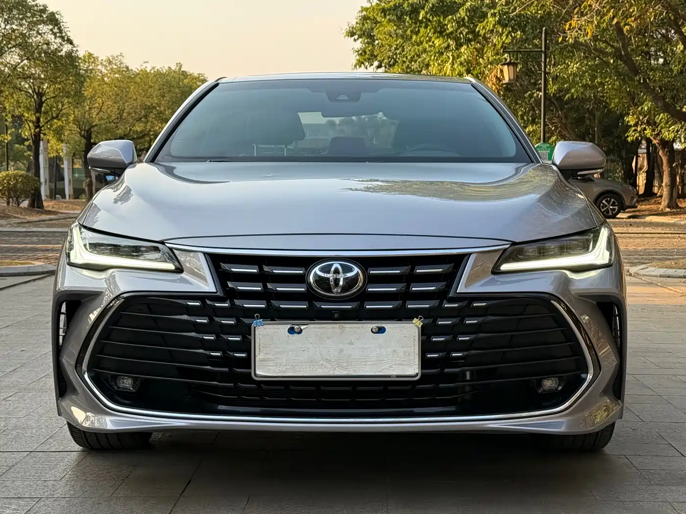 Toyota Avalon 2023 2.0L XLE Premium Edition фото 2