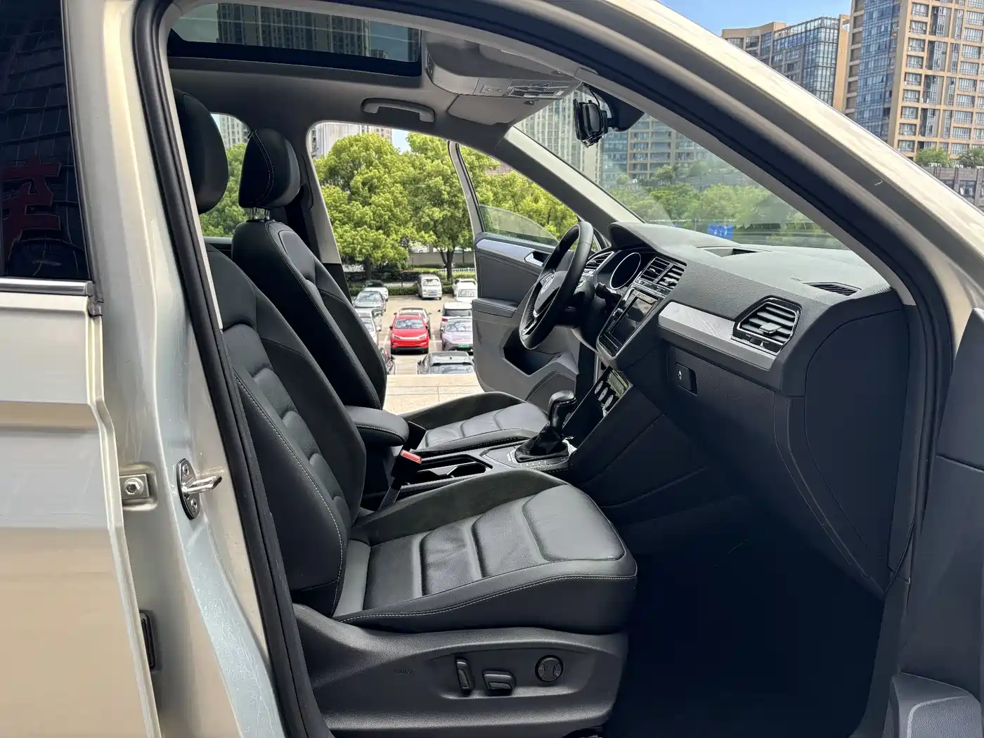 Volkswagen Tiguan L PHEV 2019 430PHEV Hybrid Luxury Edition фото 12