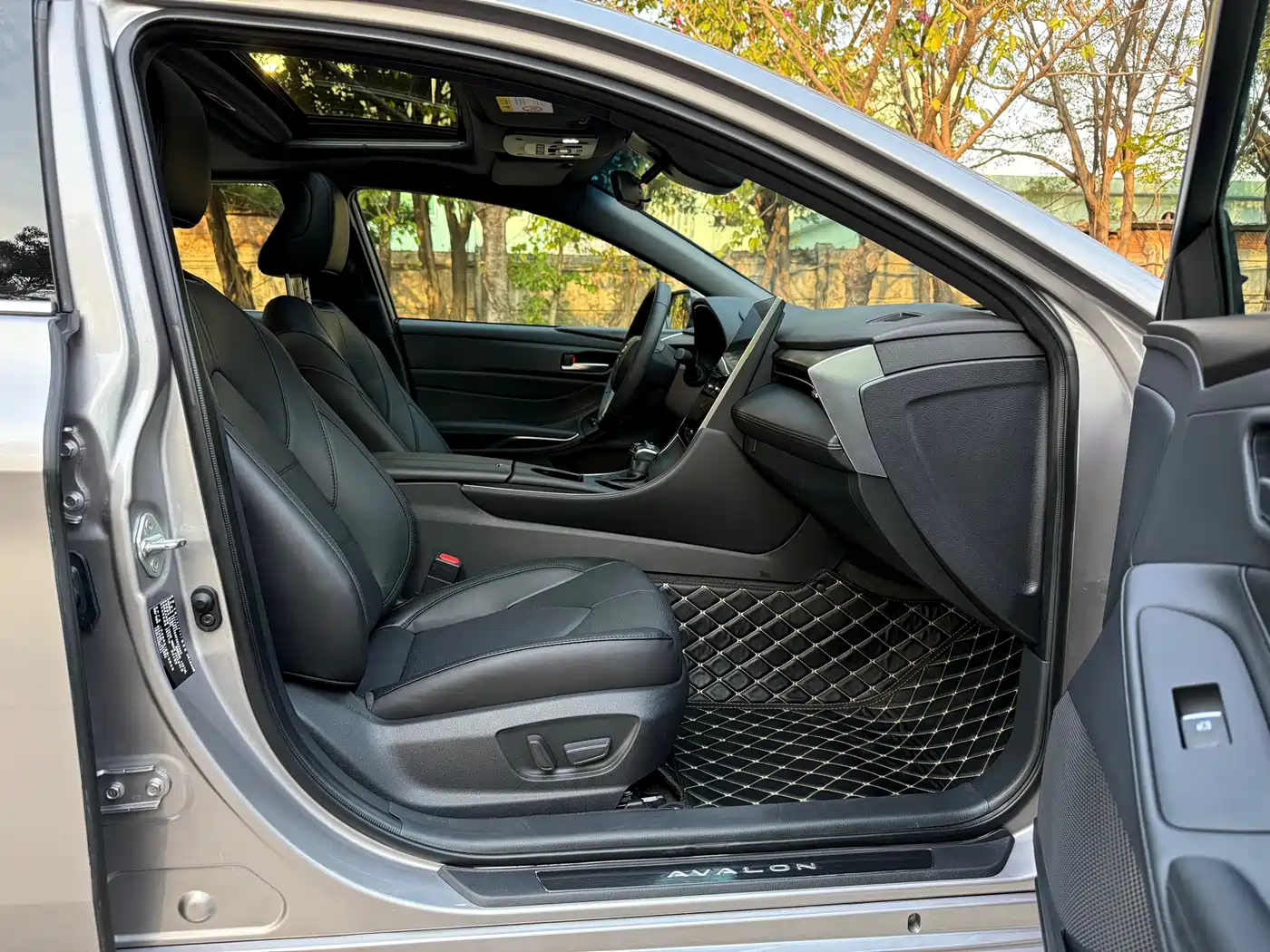 Toyota Avalon 2023 2.0L XLE Premium Edition фото 8