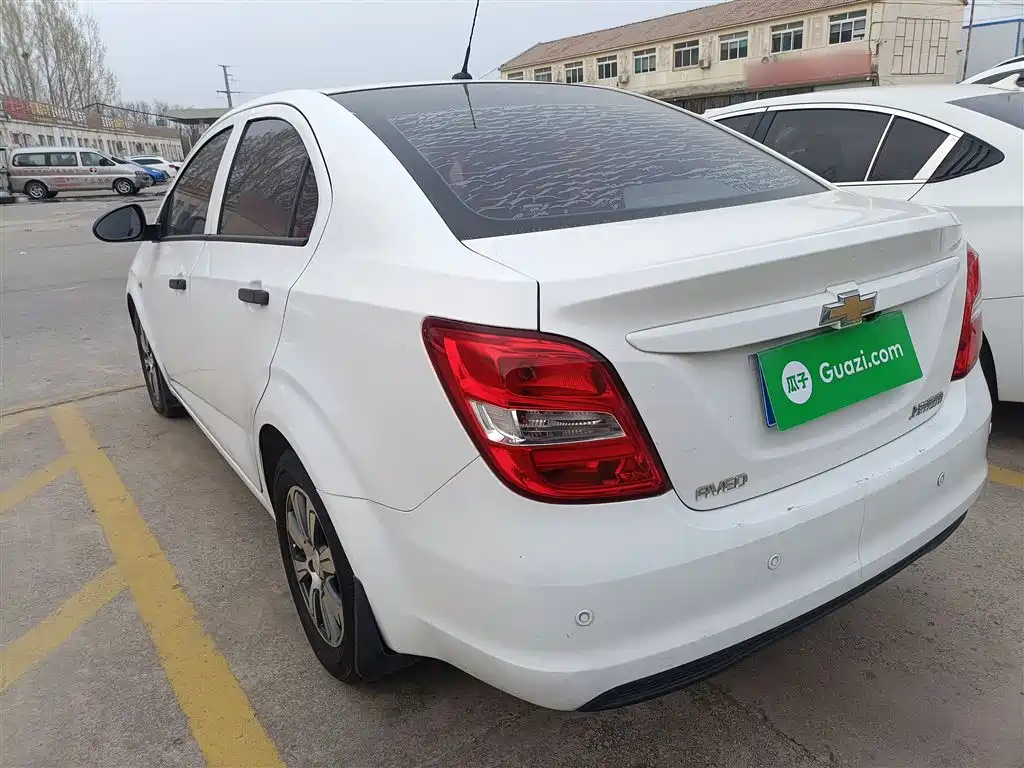Chevrolet Aveo 2014 Sedan 1.4SL AT Fashion Sunroof Edition фото 5