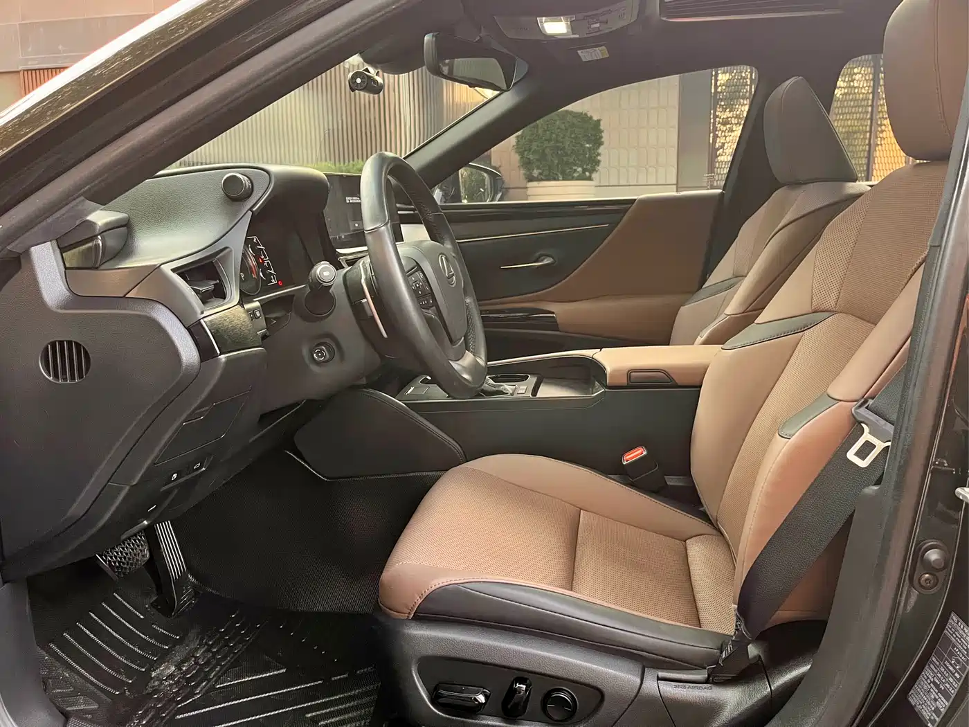 Lexus ES 2023 200 Excellence Edition фото 4