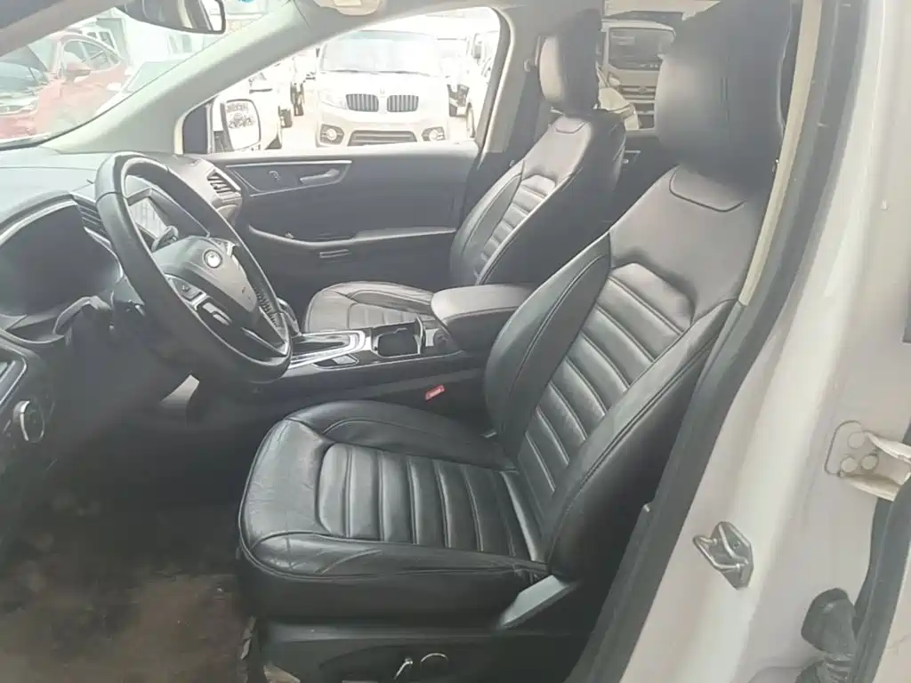 Фото 15 - Ford Edge