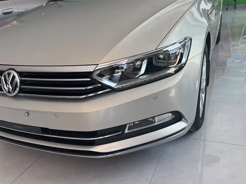 Volkswagen Magotan 2018 330TSI DSG Luxury фото 3