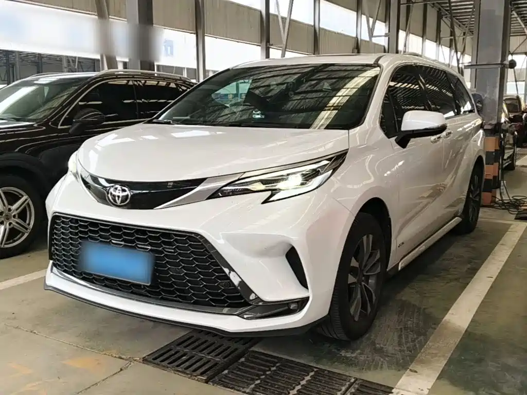 Фото 1 - Toyota Granvia