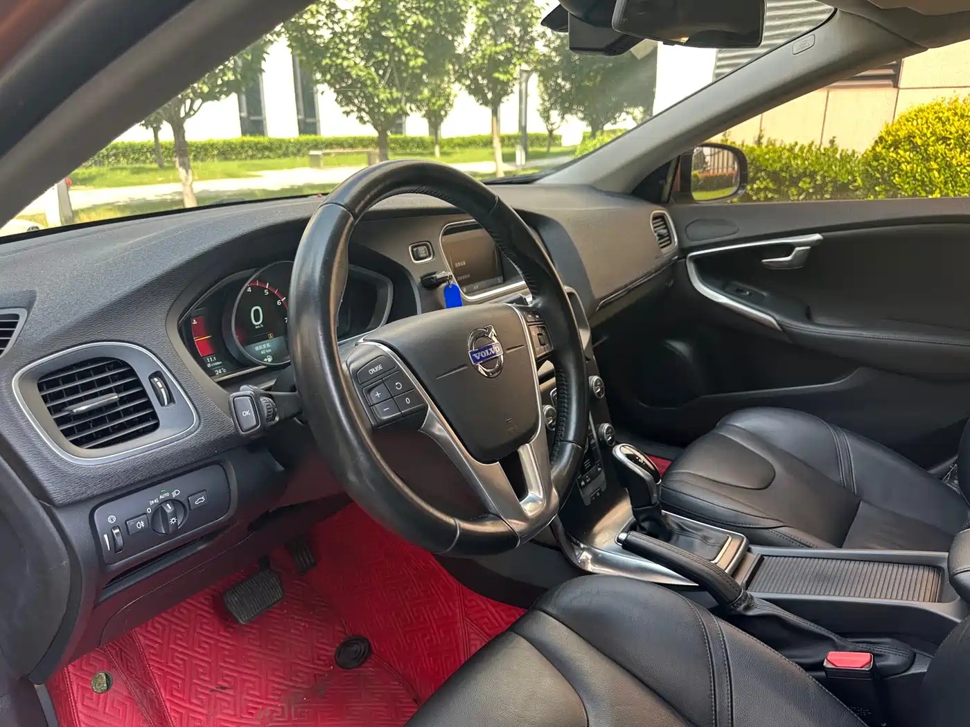 Фото 4 - Volvo V40