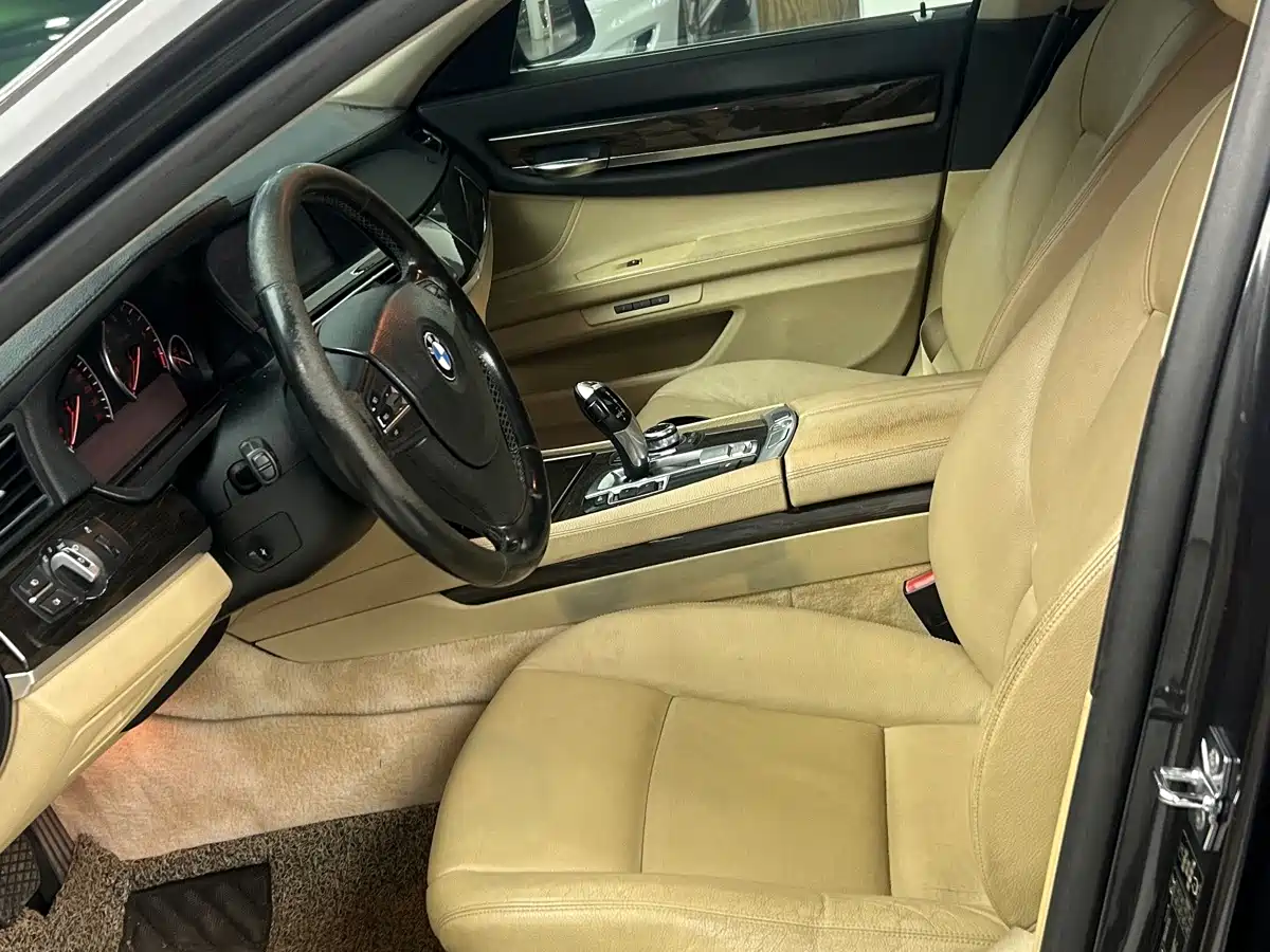 Photo 6 - BMW 7 Series