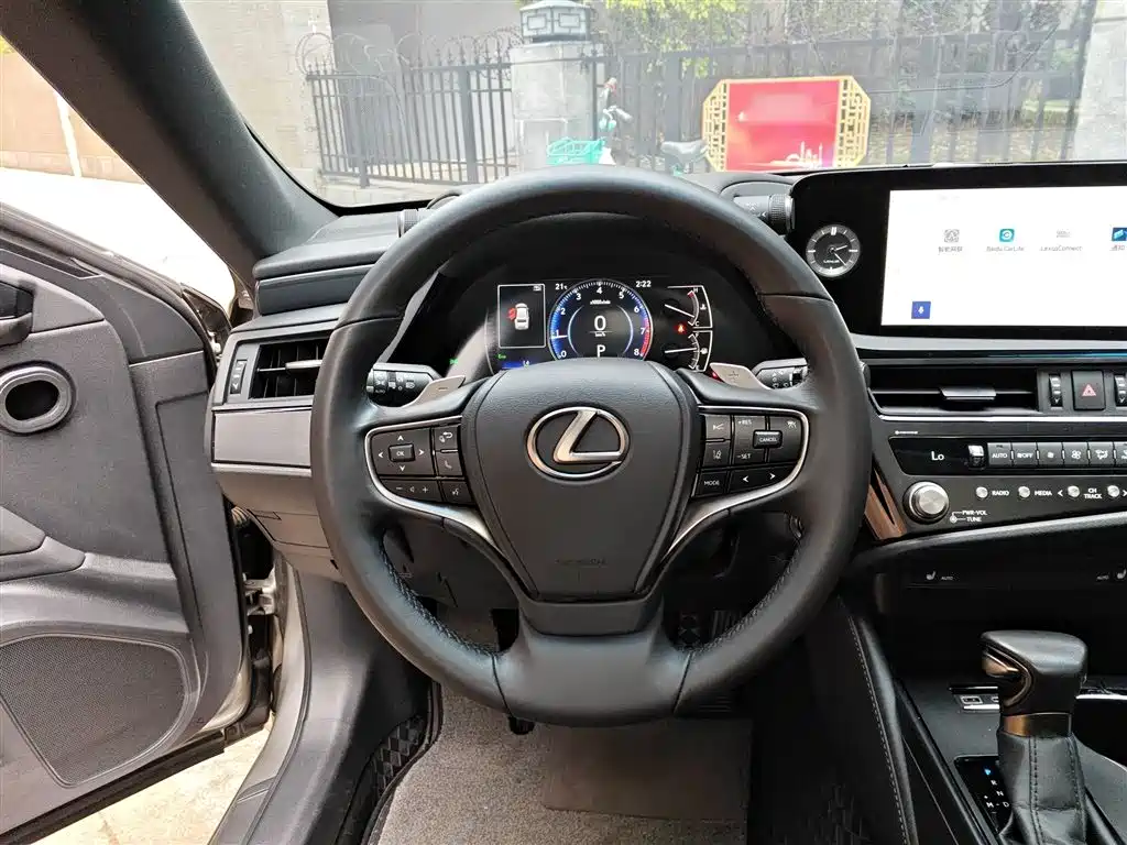 Lexus ES 2023 200 Excellence Edition фото 11