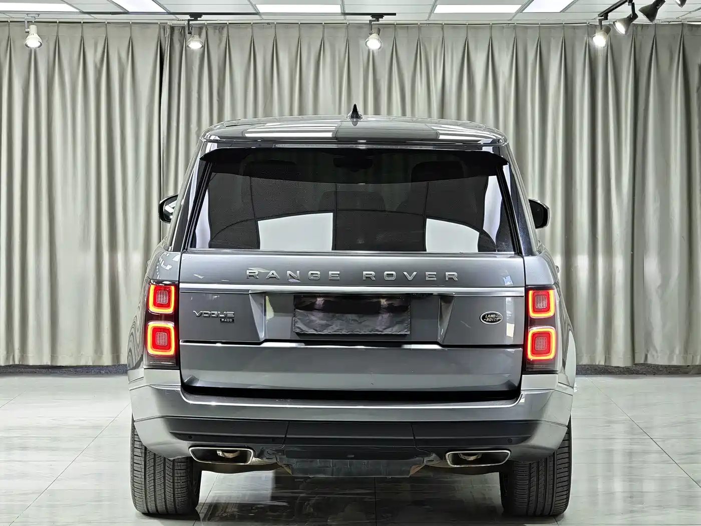 Land Rover Range Rover 2021 3.0 L6 Heritage Extended Classic Edition фото 5