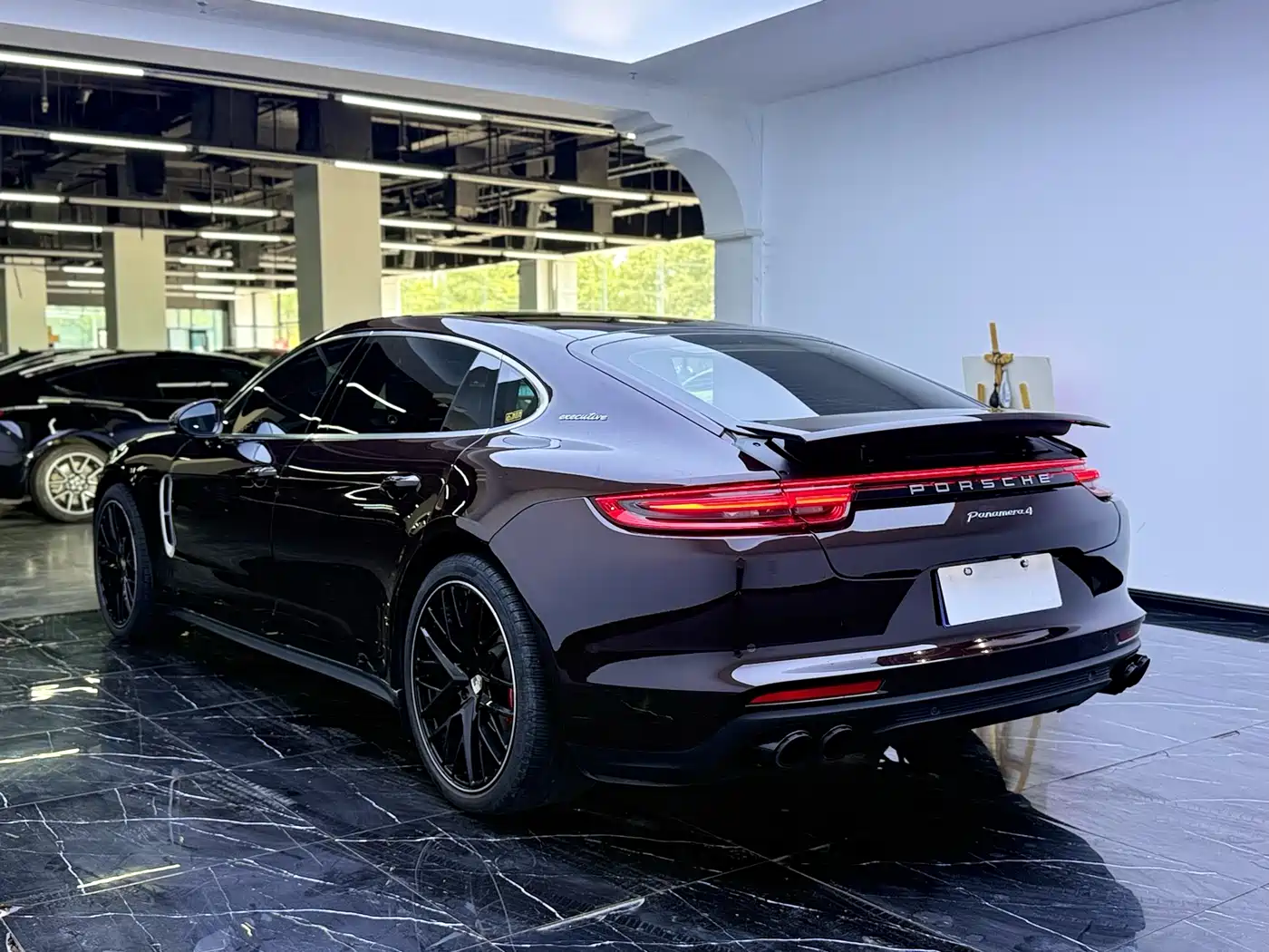 Porsche Panamera 2017 Panamera 4 Executive Long Wheelbase 3.0T фото 20
