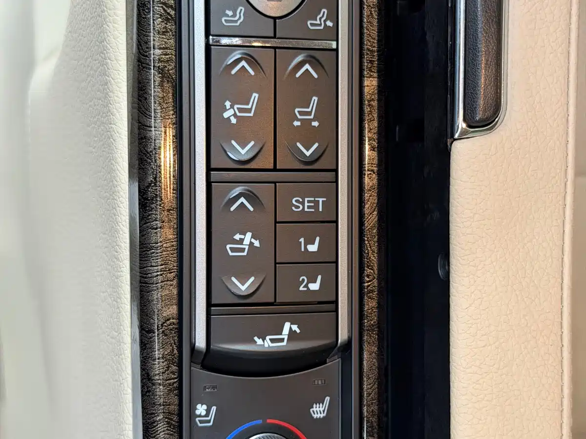 Mercedes-Benz V-Class 2017 Model V 260 Premium Edition фото 15