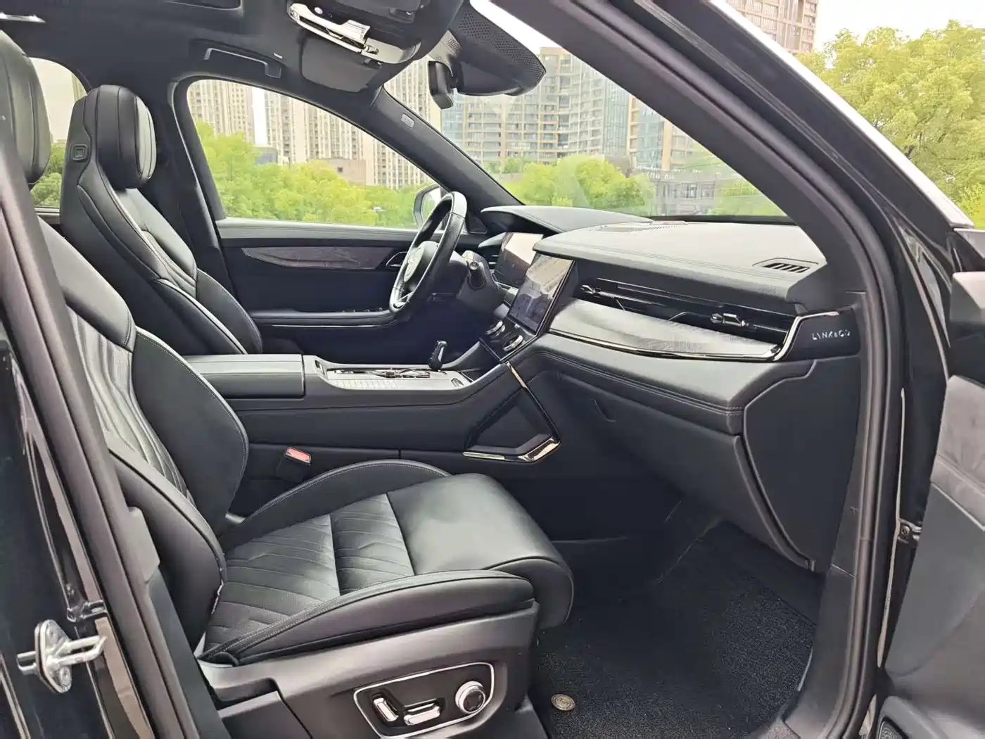 Lynk & Co 09 EM-P 2021 2.0T PHEV Ultra 6-seater фото 11