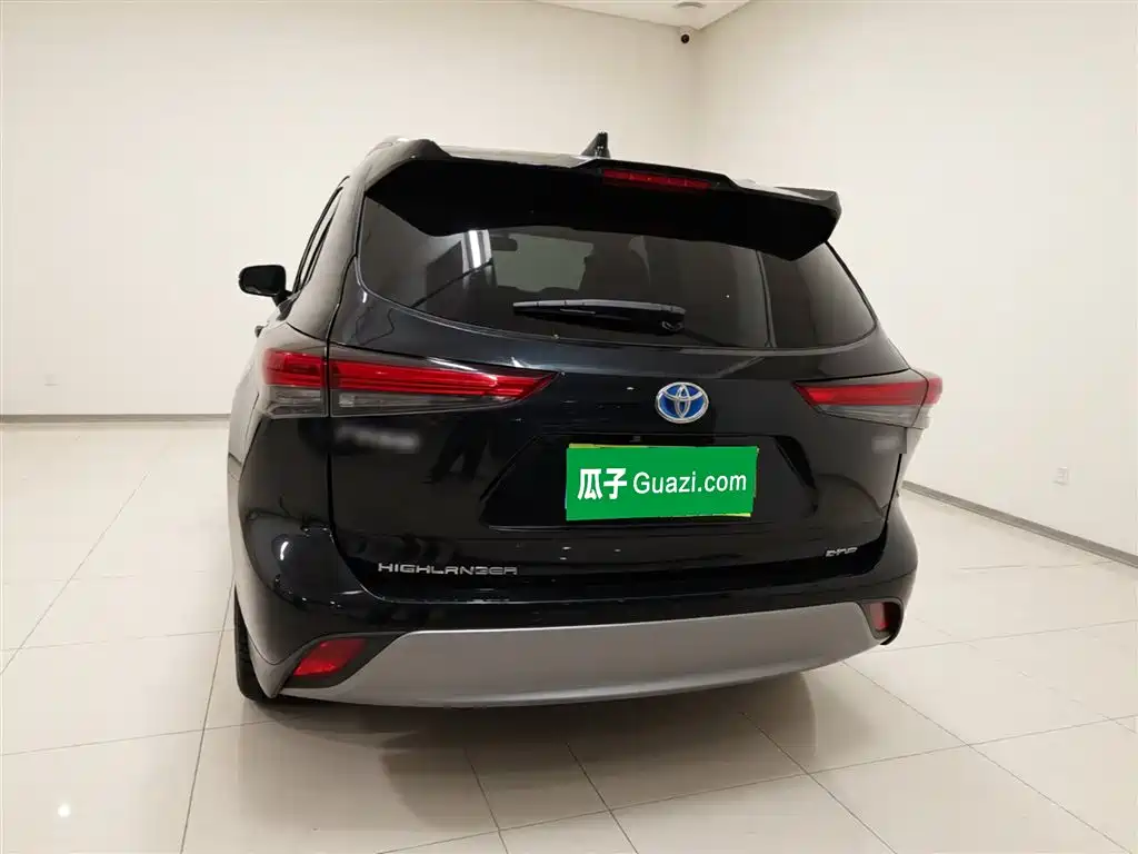 Toyota Highlander 2023 2.5L Smart Hybrid Dual Engine AWD Premium 7-Seater фото 4