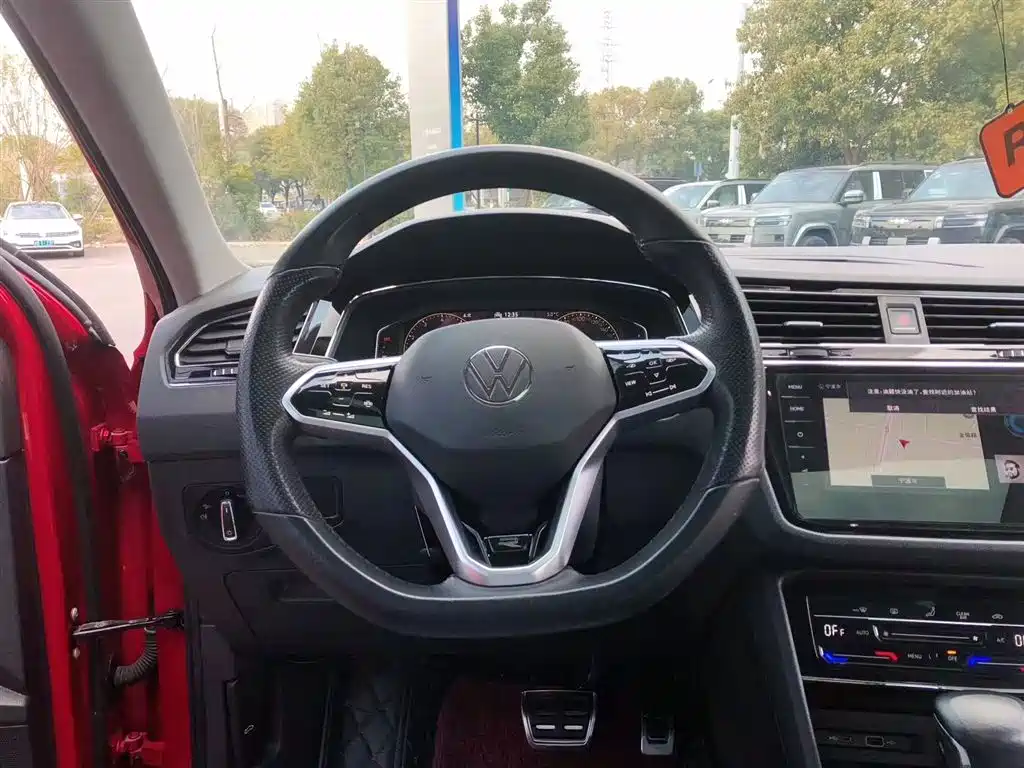 VOLKSWAGEN TIGUAN X