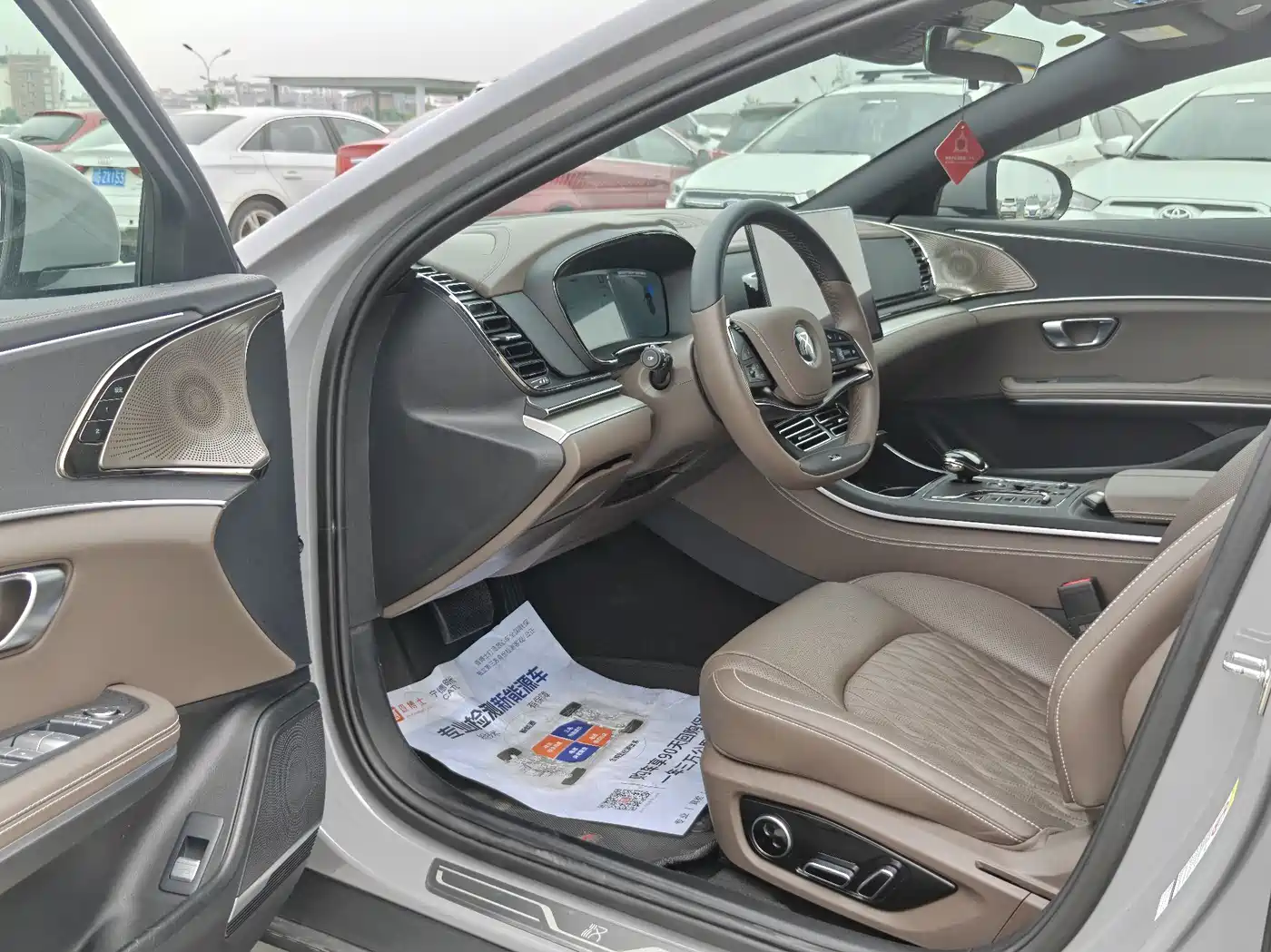 BYD Han 2025 DM-i 125KM Elite фото 8