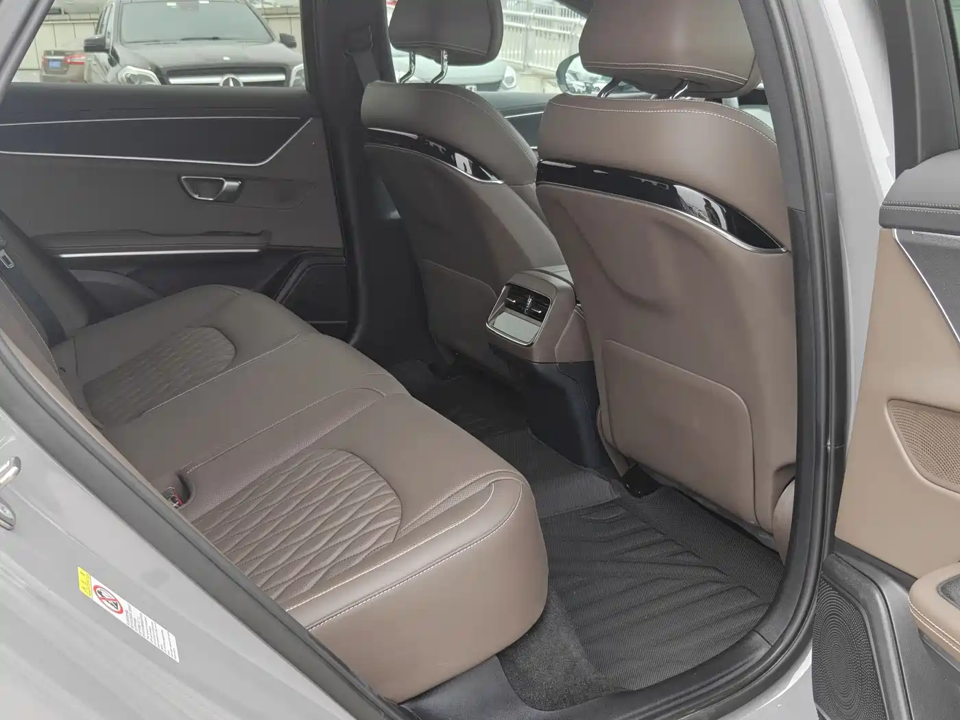 BYD Han 2025 DM-i 125KM Elite фото 11