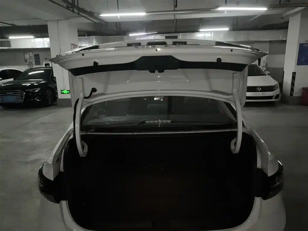 Volkswagen Lavida 2023 Xinrui 1.5L Auto Xinyi Edition фото 15