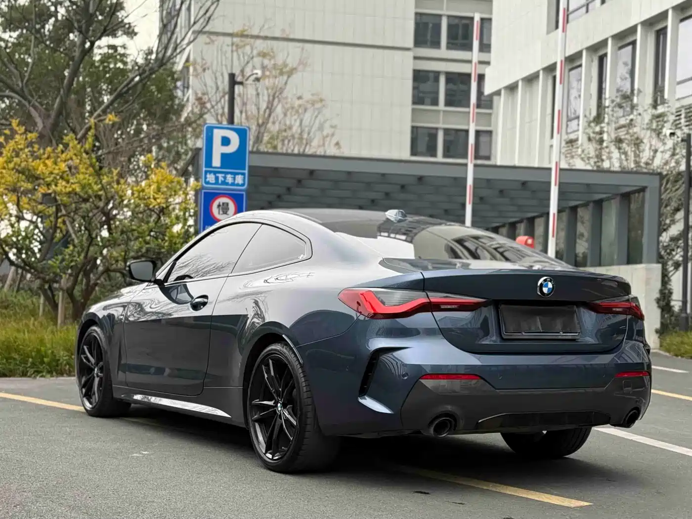 BMW 4 Series 2023 425i M Sport Shadowline Package фото 10