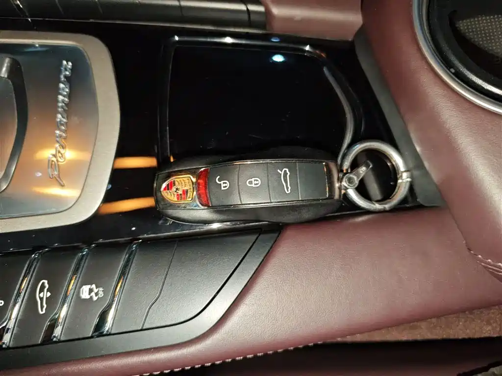 Porsche Panamera 2014 Panamera 4 3.0T фото 17