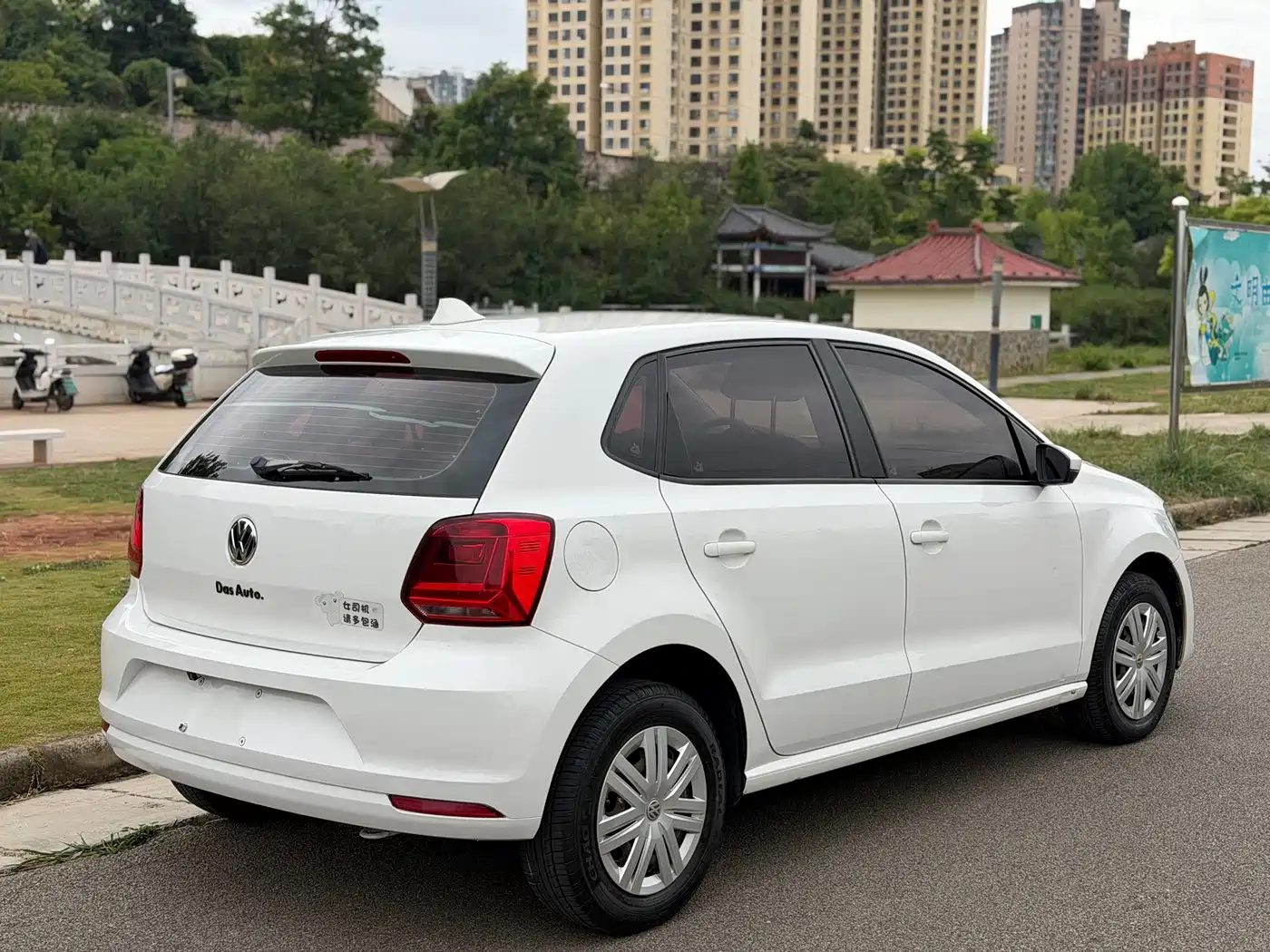 Volkswagen Polo 2016 1.4L Automatic Trend фото 4