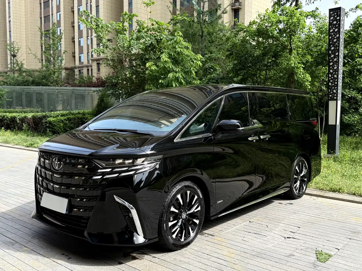 Toyota Alphard 2024 Hybrid 2.5L Ultimate Enjoyment Edition фото 2