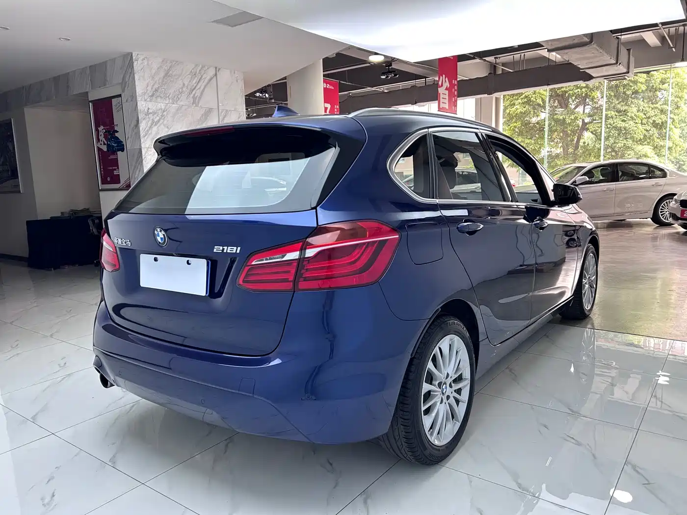 BMW 2 Series Touring 2018 218i Luxury Line фото 7