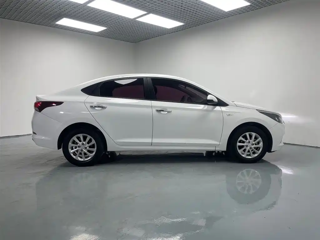 Hyundai Verna 2016 1.4L Automatic Cool Edition GLS фото 7