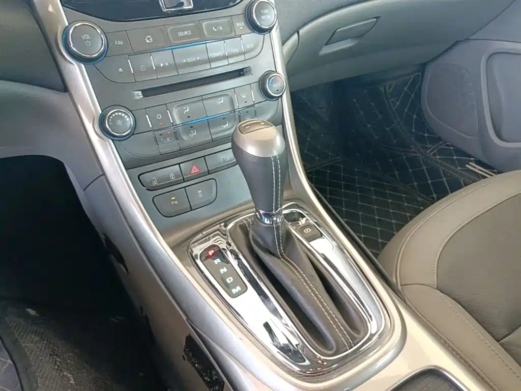Chevrolet Malibu 2014 2.0L Automatic Luxury фото 14