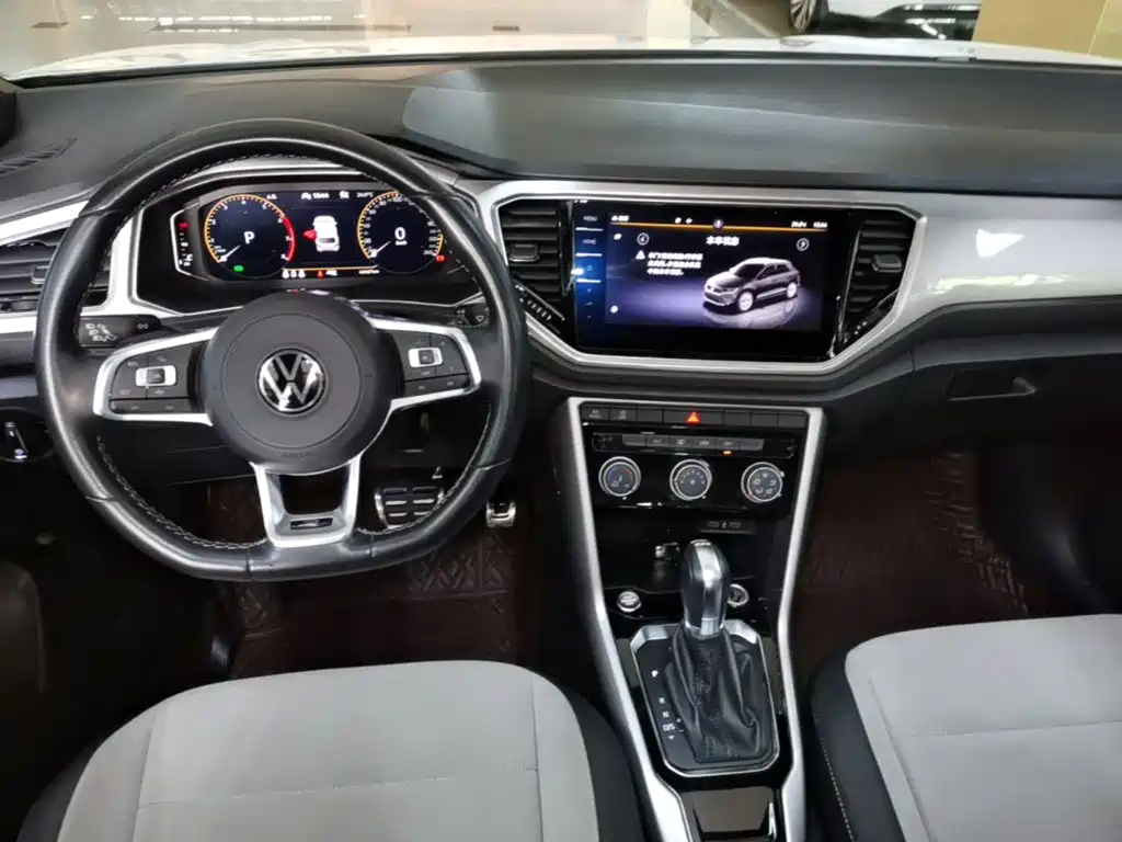 Фото 10 - Volkswagen T-ROC