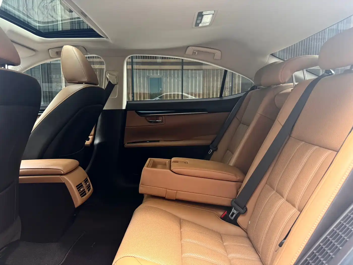 Lexus ES 2017 300h Mark Levinson Comfort Edition фото 20