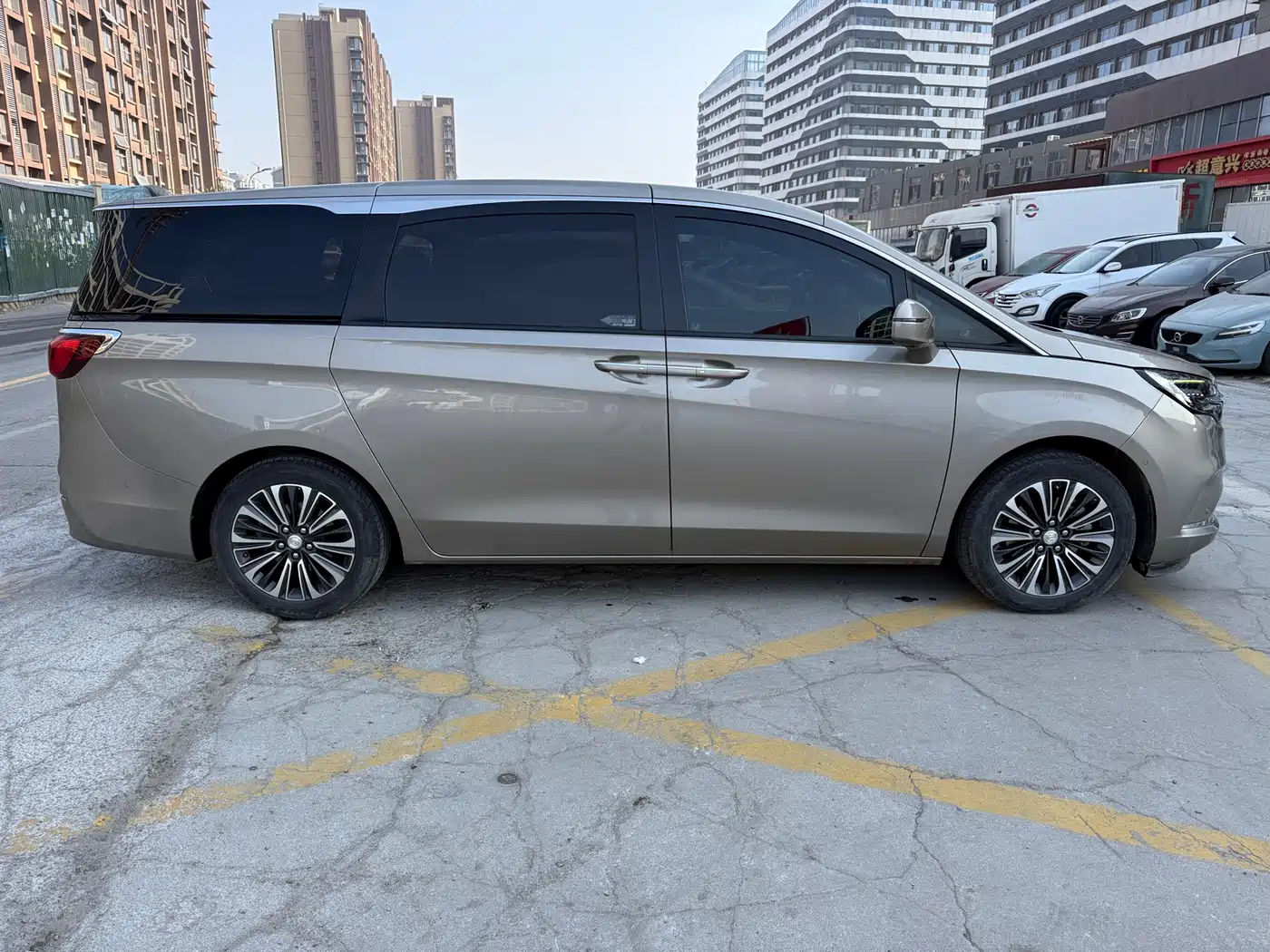 Buick GL8 2022 ES Landmark 653T Luxury фото 4