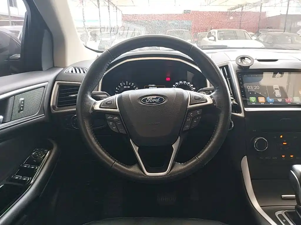 Фото 11 - Ford Edge